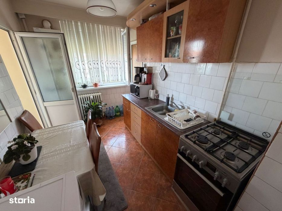 Apartament 2 camere, decomandat - zona Cetate
