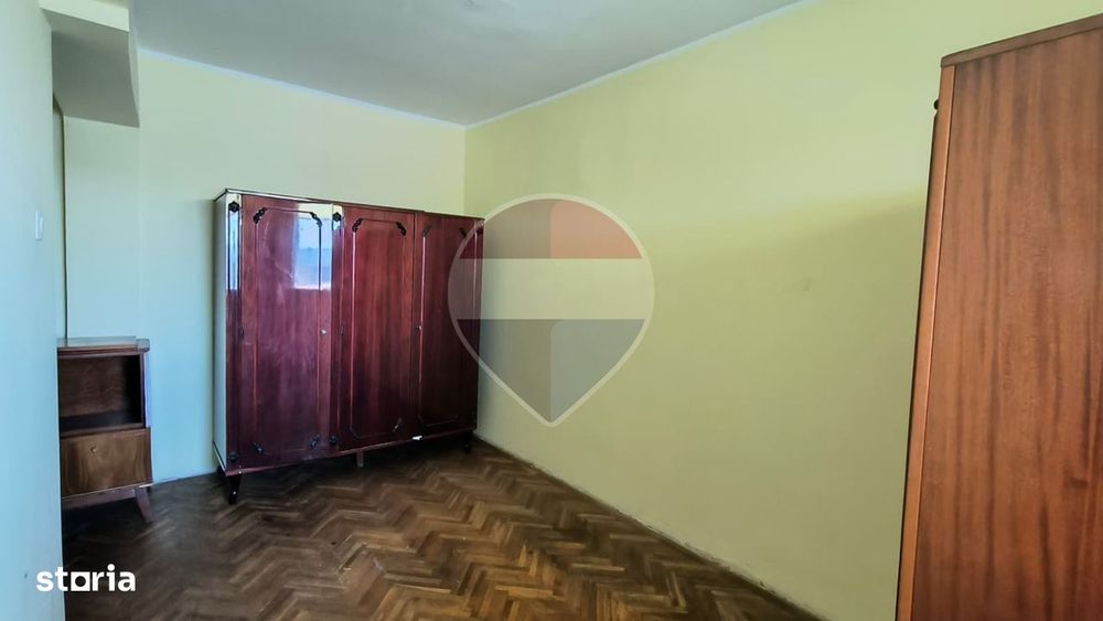Apartament cu 3 camere de vânzare -decomandat- Micro 13, Galați