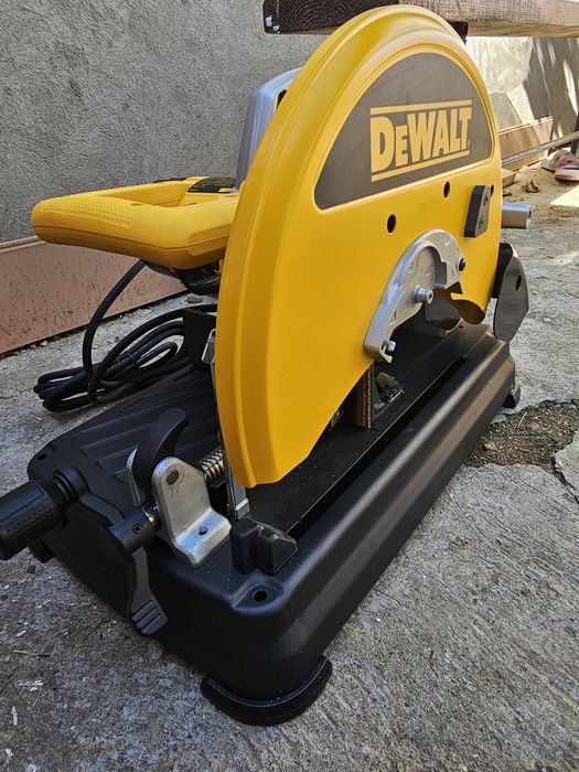 Vând mașină pentru debitat metale DeWalt DW872 Type 15, de 2200W, pentru disc de 355 mm.