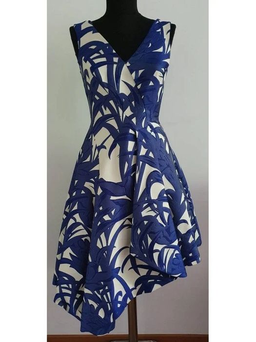 Rochie eleganta, noua, țesătură deosebita 3D
 COAST - Mărimea 36