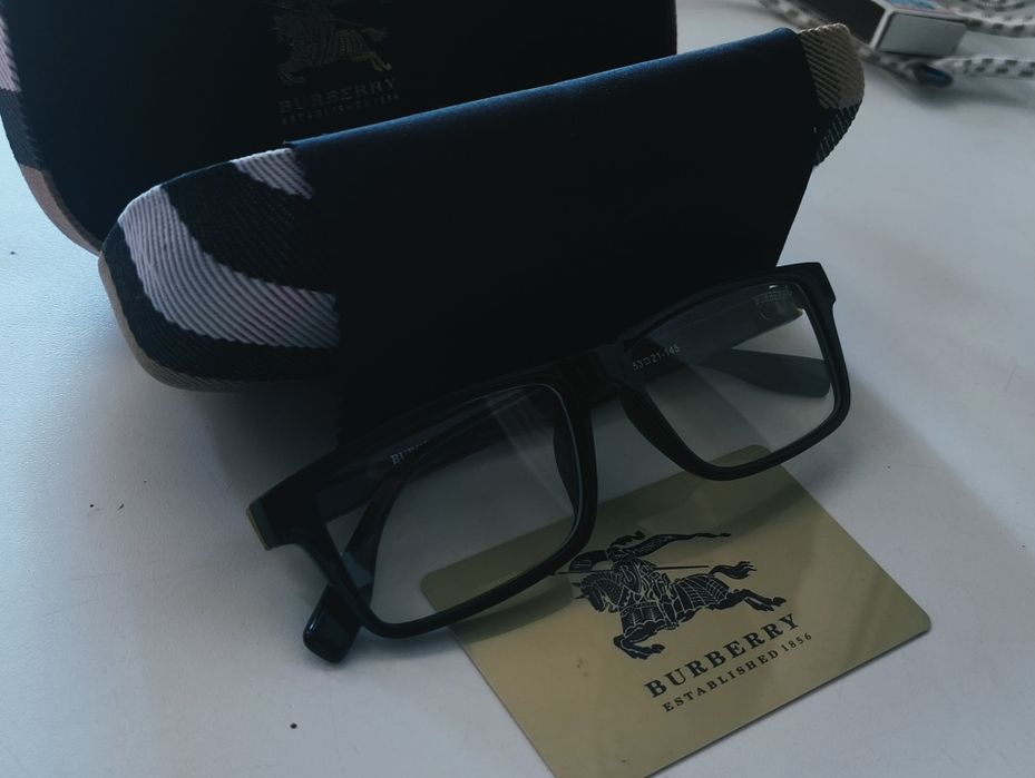 Burberry очки прямоугольные