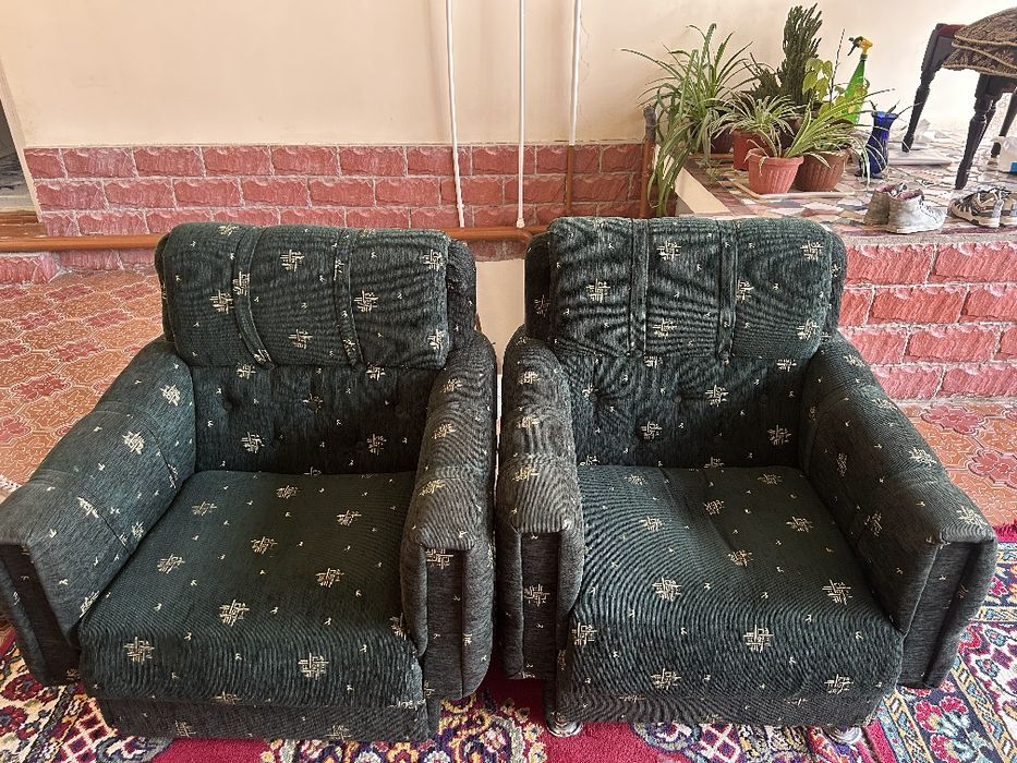 Продаётся мягкая мебель диван и кресло б/у