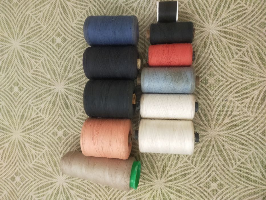 Нитки б/у.  Нитки.