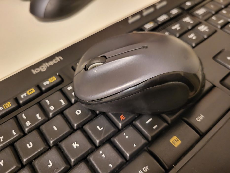 kit logitech tastatura k520 cu mouse m325 + un unifying