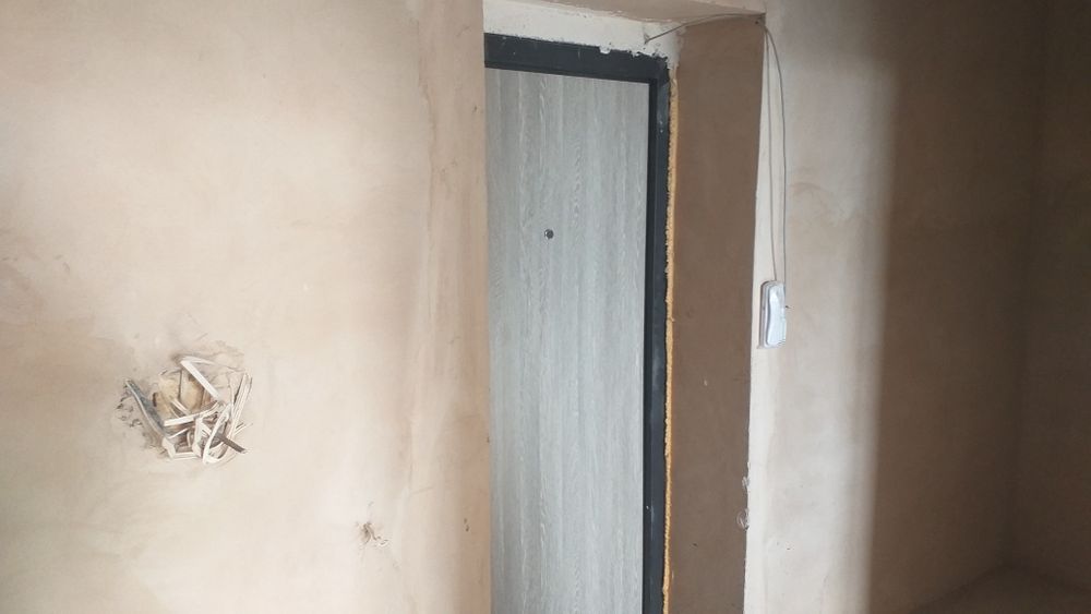 14 mkr dan 1 xonalik karopka uy sotiladi 3 qavatda joylashgan