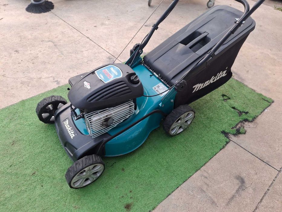 Бензинова  косачка MAKITA