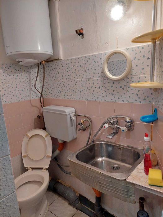 Дава се под наем Ателие в Русе, Център - 18 кв.м за 91.8 € - Снимка #3