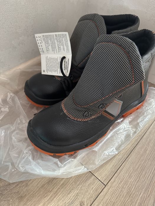 Продам ботинки рабочие р 41 новые