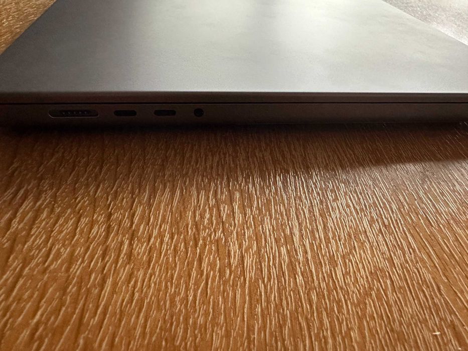 16.2’Macbook Pro 16 2021 M1 Pro/16GB Ram/512GB SSD