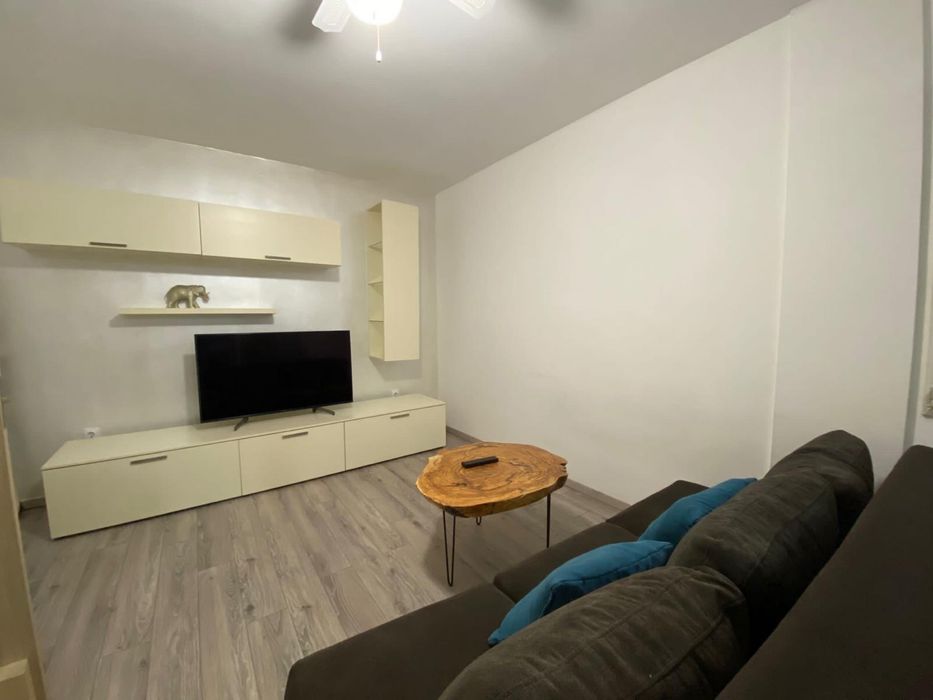 Apartament decomandat cu 2 camere si parcare.