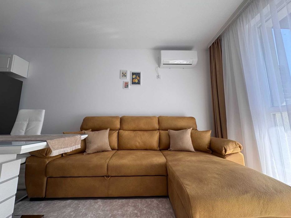 Дава се под наем Двустаен апартамент в Бургас, Възраждане - 80 кв.м за 612 € - Снимка #2