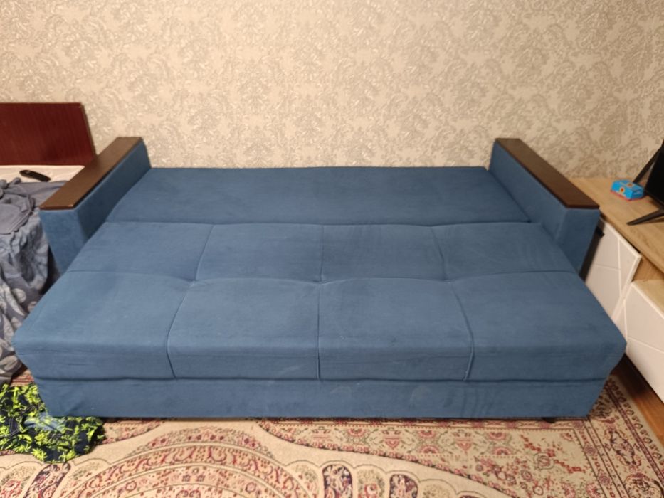 Диван.           .