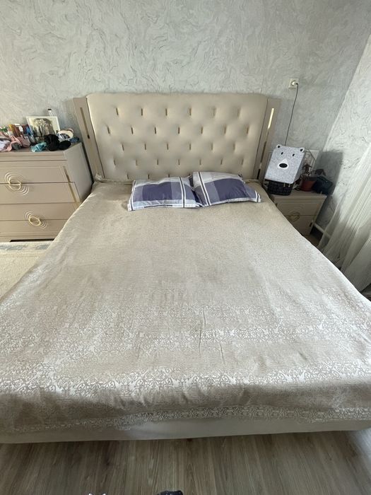 Срочно продается большой двухспальный кровать