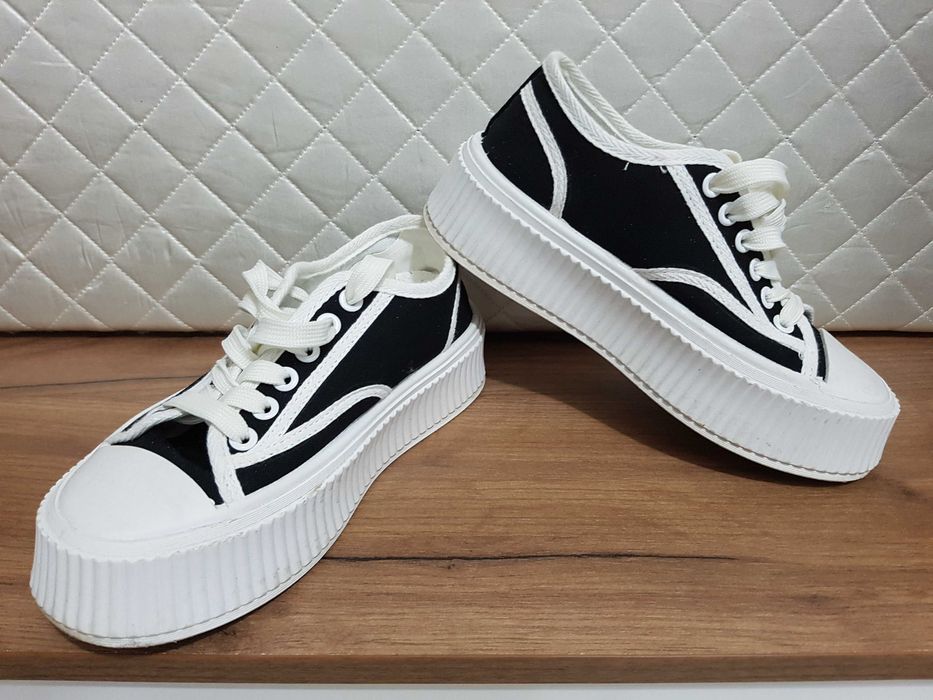 Маратонки от естествена кожа.