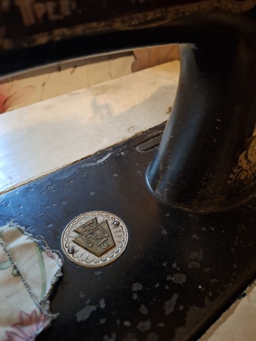 Продам швейную машинку