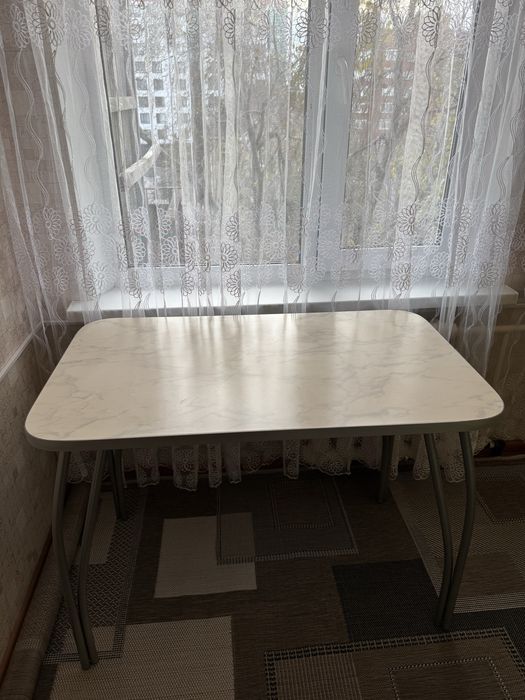 Кухонный обеденный стол