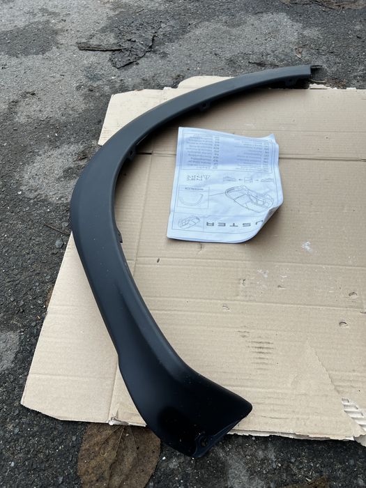 Ornament aripa dreapta fata Dacia Duster