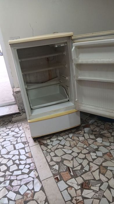 Холодильник сотилади