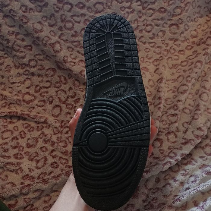JORDAN 1MID black/white