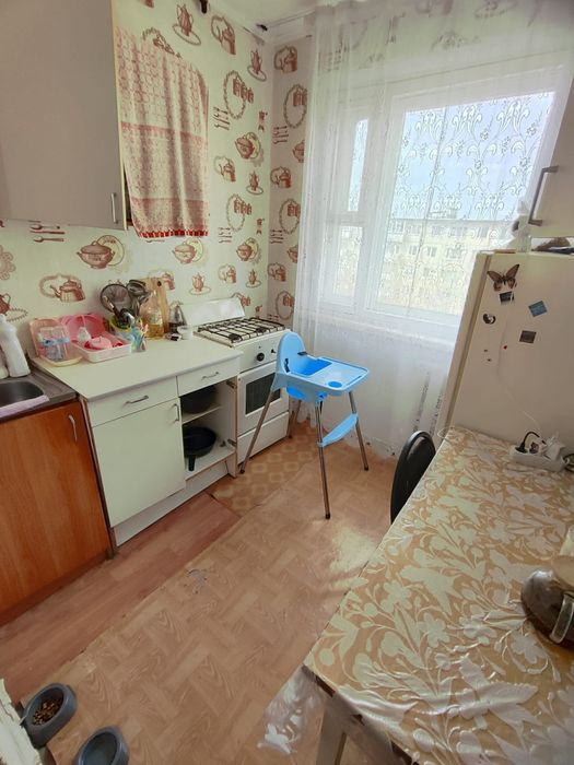 3 комн.. 4 мкр, 20 дом , 4 этаж.