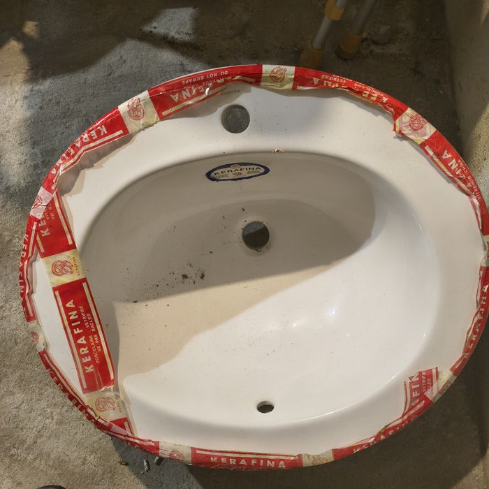 Порцеланова мивка за баня