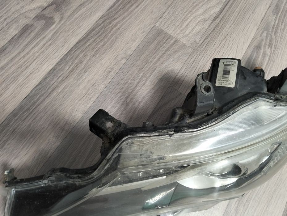 Фара от Тойота Аурис 2 013