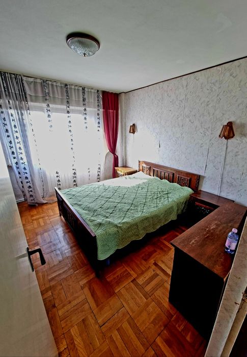 Vând apartament 4 cam, central, două băi et 3/4
