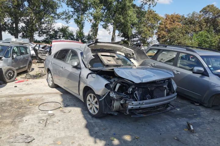 bara spate armatura stop tripla stanga dreapta rampa injectoare  praguri racitor gaze debitmetru aer parasolare plafoniera  Chevrolet Epica 2010 motor 2.0D 150cp Z20S dezmembrez dezmembrari