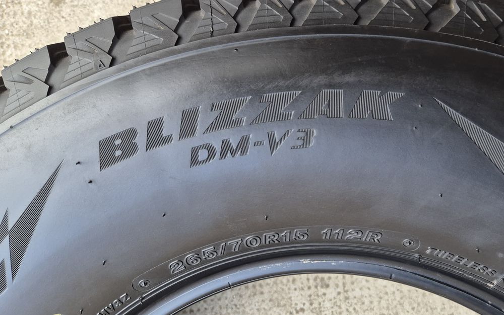 O bucată 265/70 R15 M+S iarnă - una Bridgestone