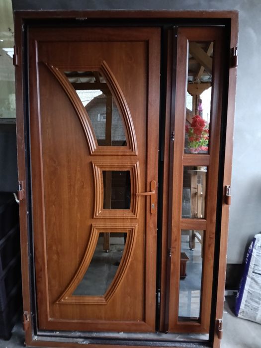 Vând geamuri termopan și ușă cu tot cu tot cu plasă