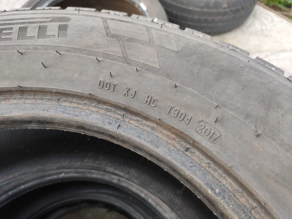 2бр Зимни гуми за бус 225 65 16 С - Pirelli