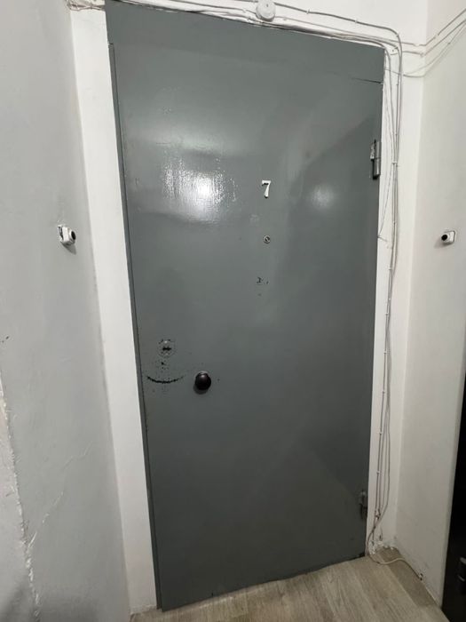 Продам входную дверь