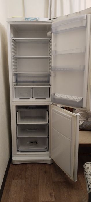 Холодильник Indesit