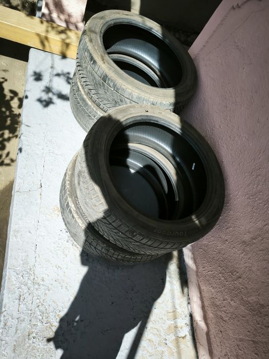 Vând cauciucuri de Audi