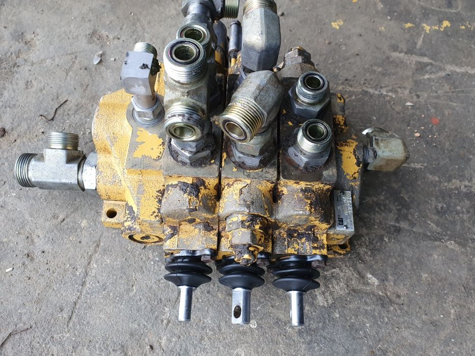 Distribuitor caterpillar