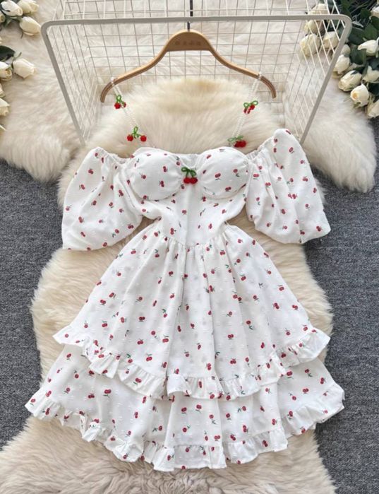 Летнее платье с вишенками