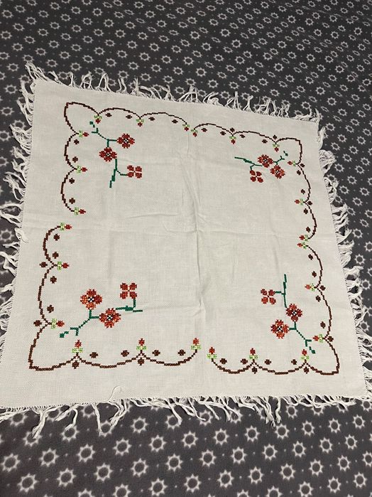 Покривки с бродерия