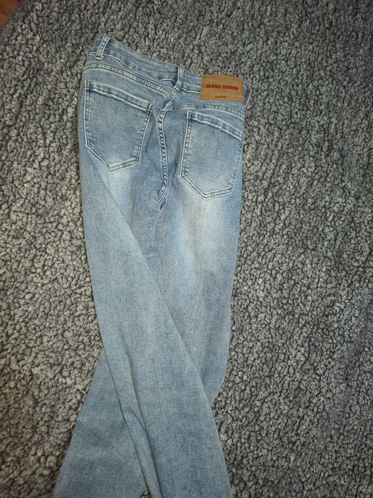 Blugi ..Marime L... purati o singura data