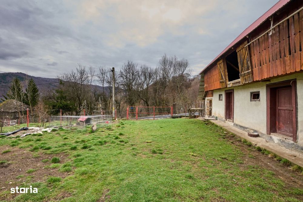 Casa  la munte cu teren generos in Com. Nucsoara, loc. Slatina jud. A