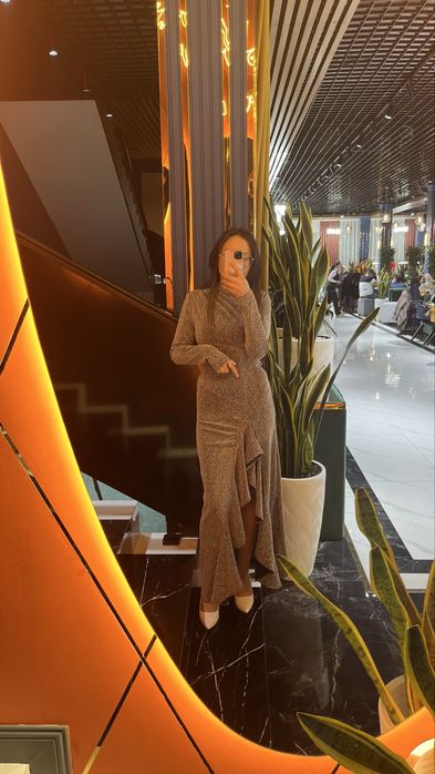 Новое платье вечернее , одевала один раз .