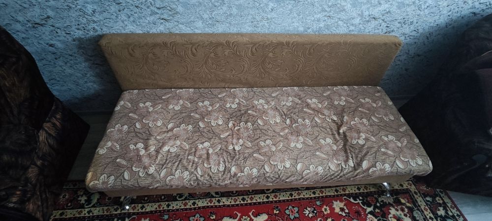 Продам Тахту в хорошем состоянии