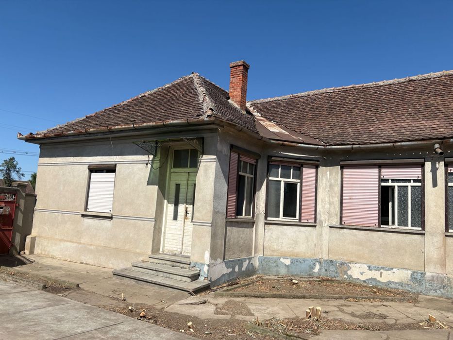 Casă spațioasă de vânzare – 6 camere, living și teren de 1.440 mp