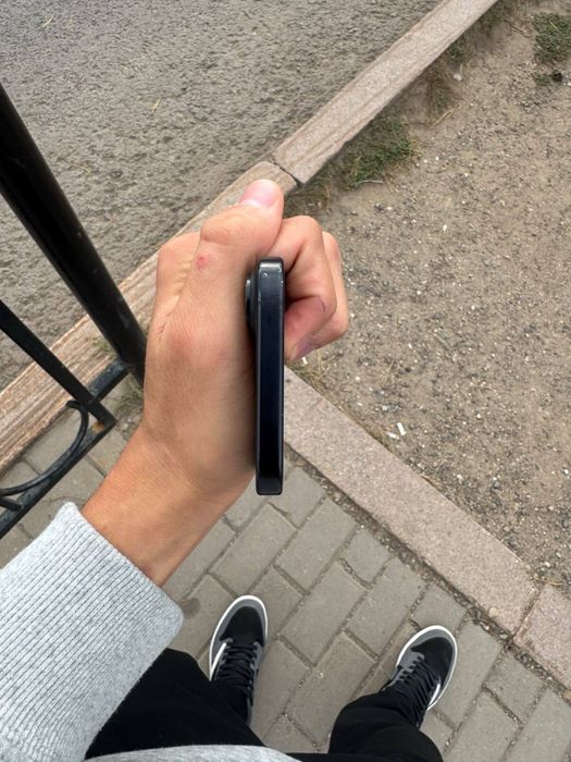 iPhone 16.