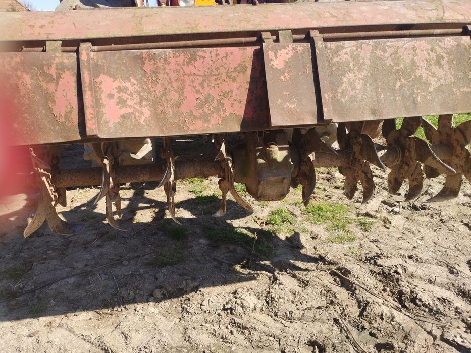 Vând freză  după tractor