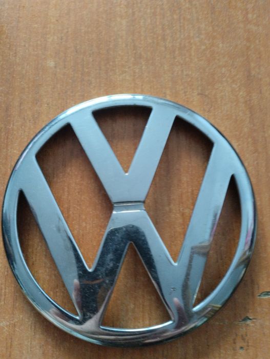 Продам эмблему на Фольксваген