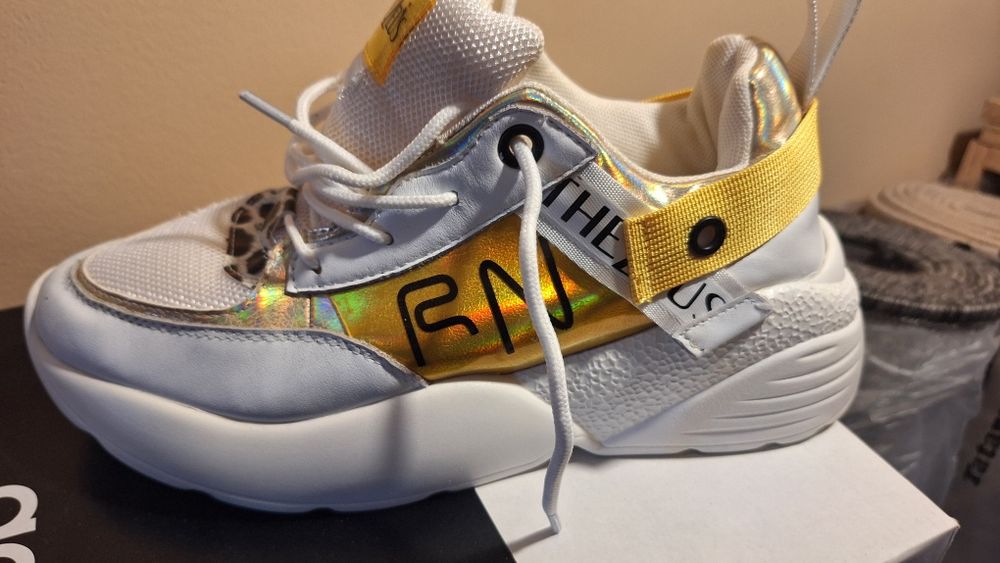 Adidas Dama Thezeus mărimea 38