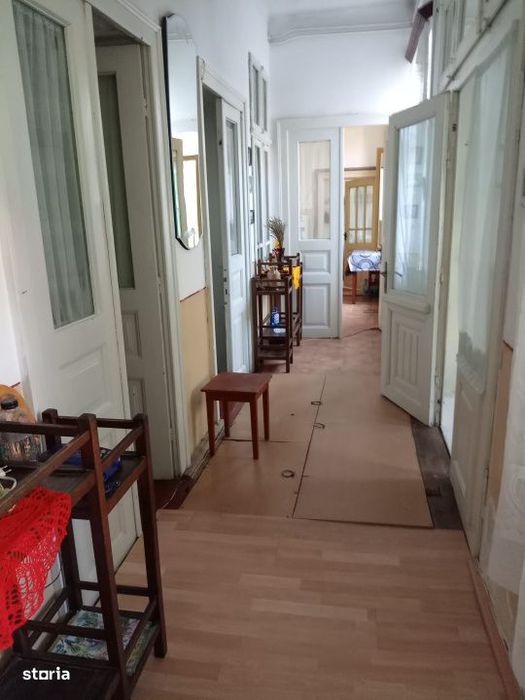 Casa de vanzare, 178 mp, teren 406, zona Bals