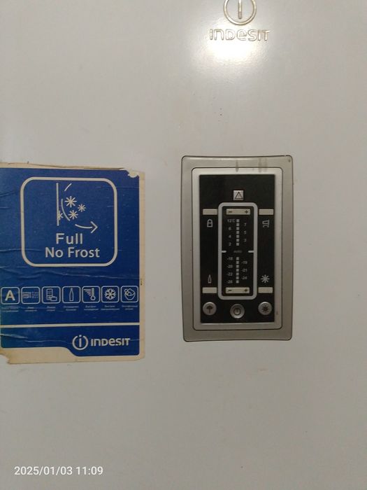 Продается б/у холодильник индезит