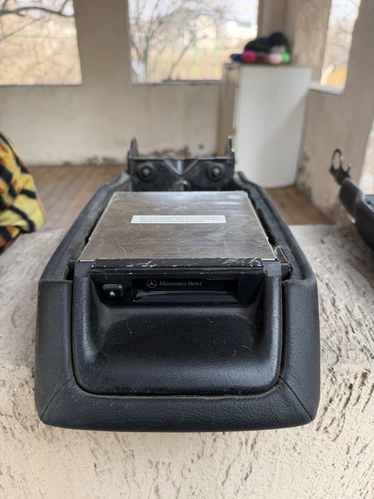 Подлакотник мерседес 140