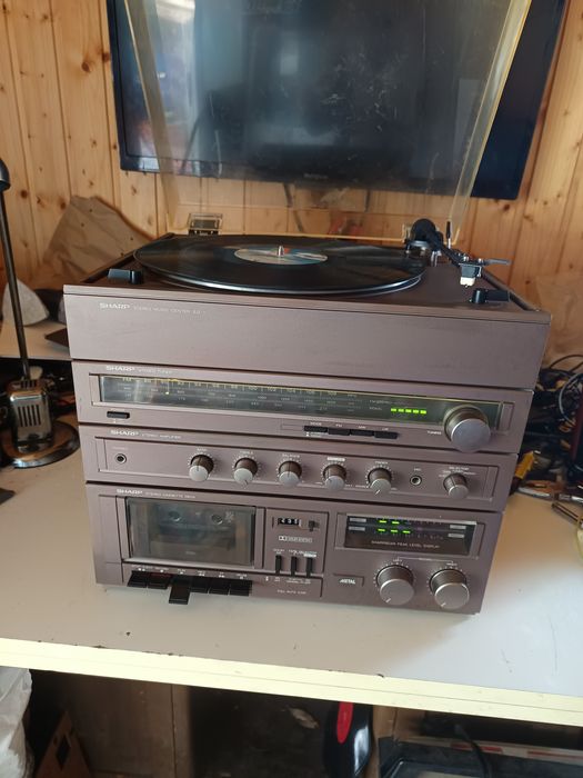 Sistem audio SHARP.
